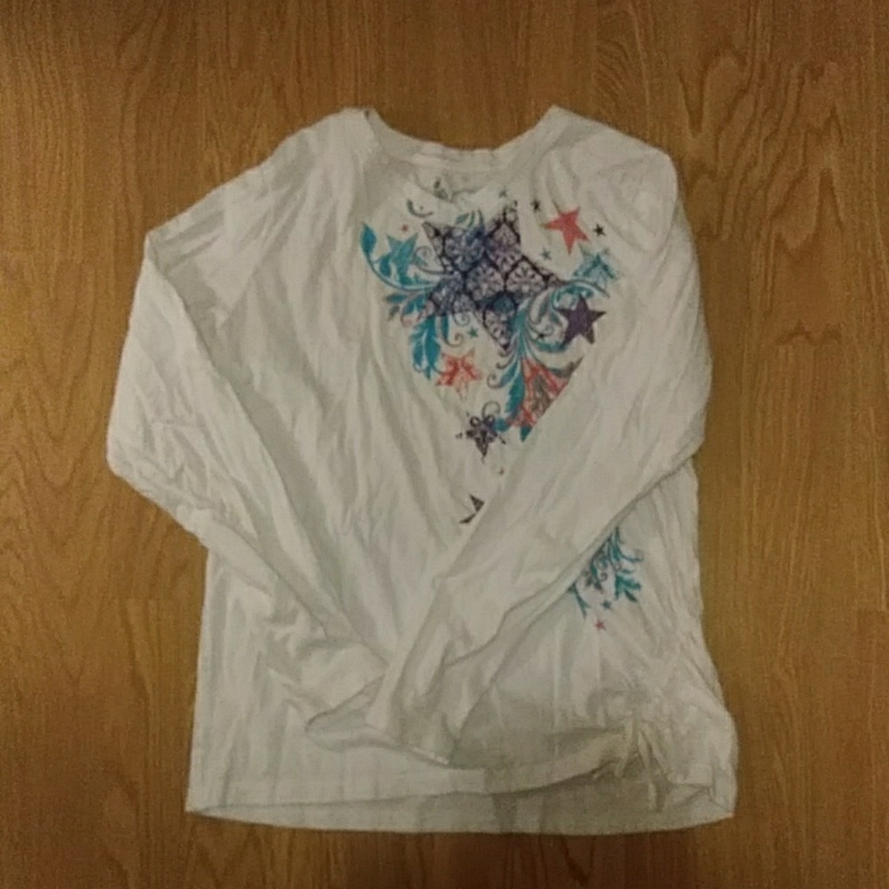 White long-sleeved shirt